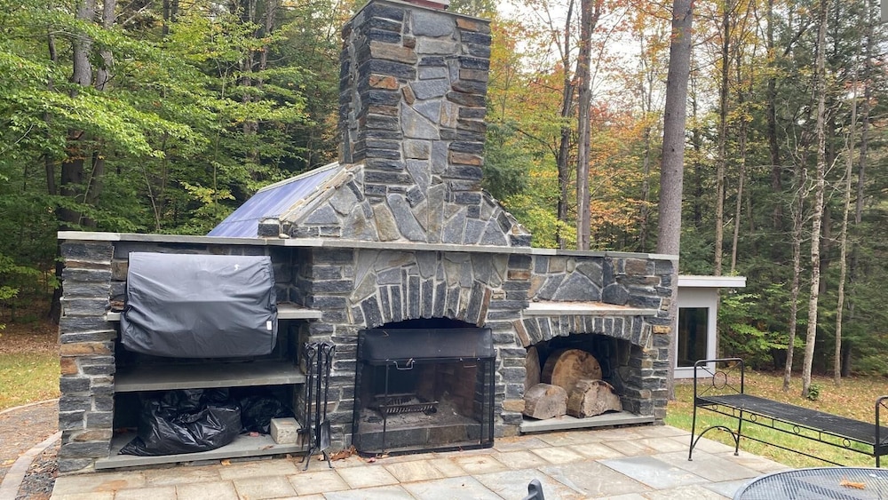 Brattleboro Vacations - Vermont Mirror House - Property Image 2