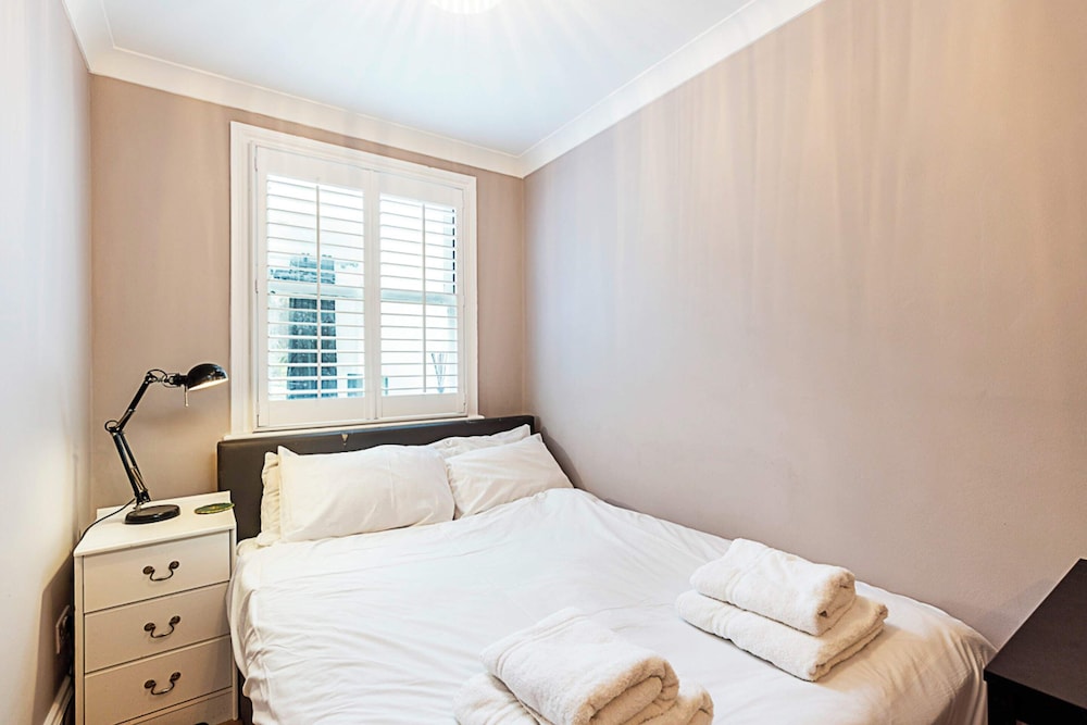 Cosy and Modern Battersea Home