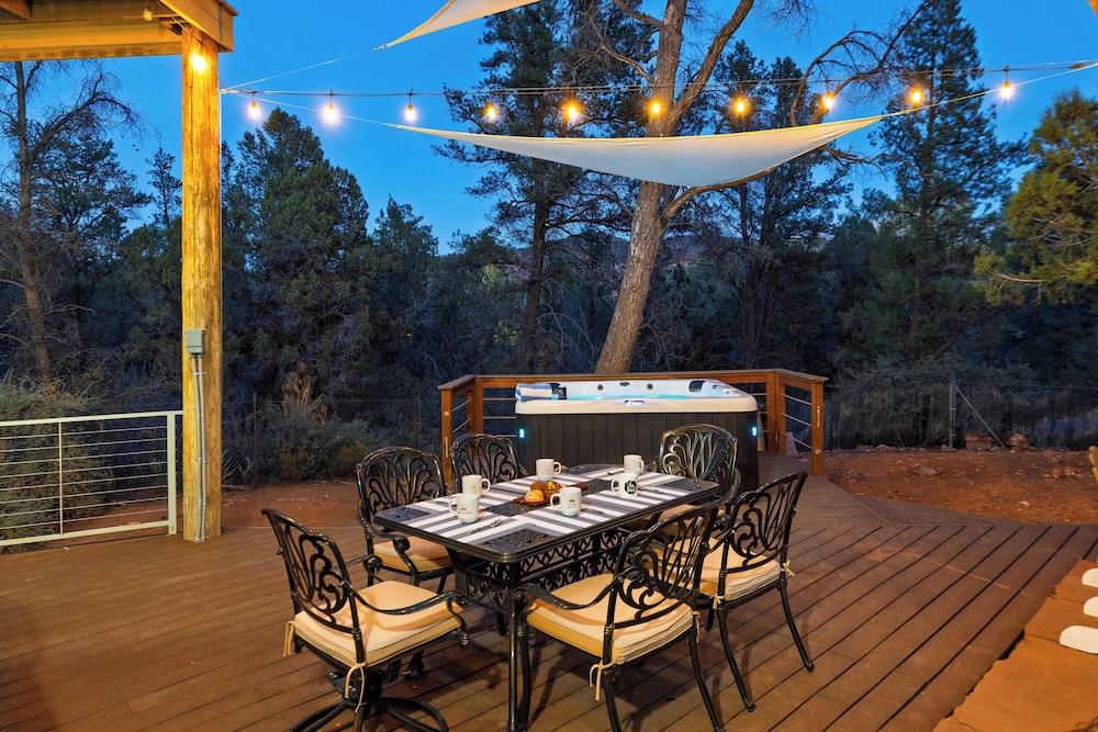 Cathedral View by Avantstay Pool Table + Hot Tub