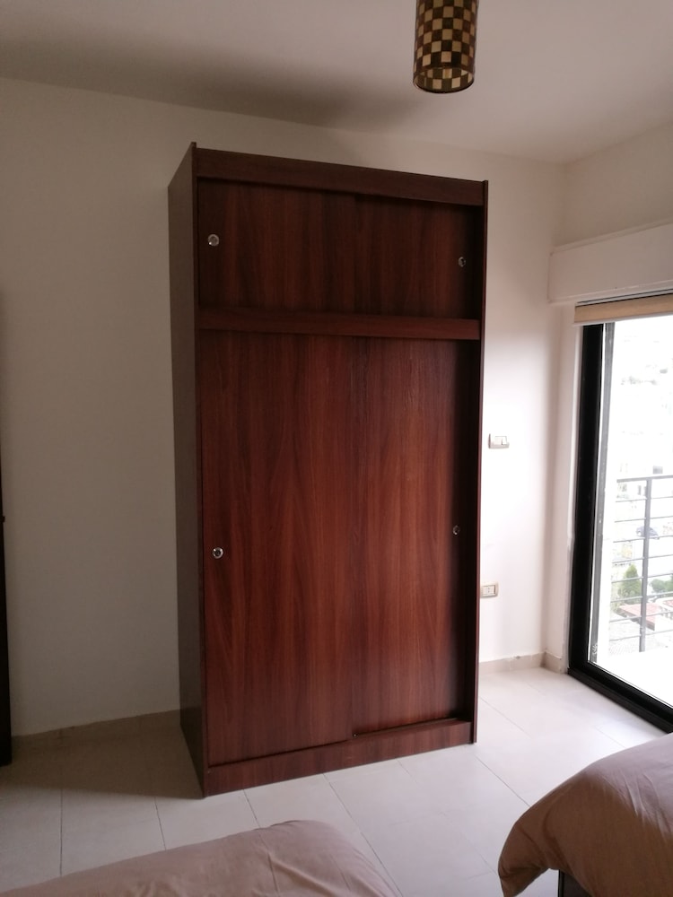 Cozy Dair Ghbar Apartments