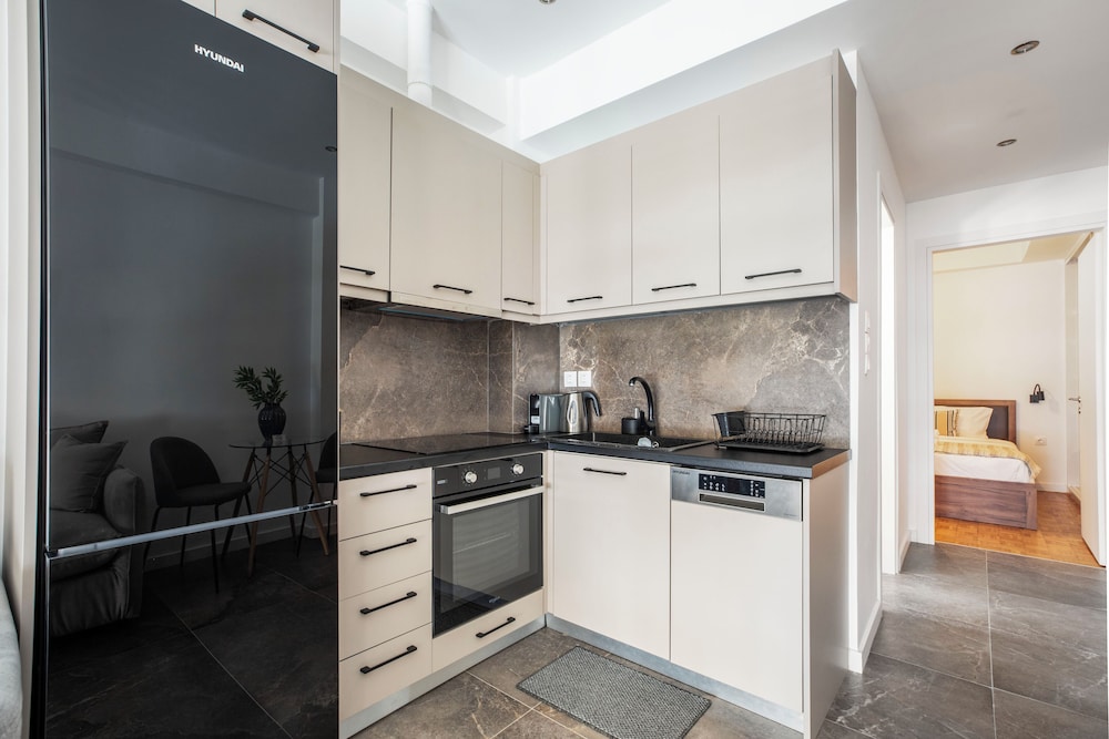 Glimmer 2-Bedroom Apartment in Athens