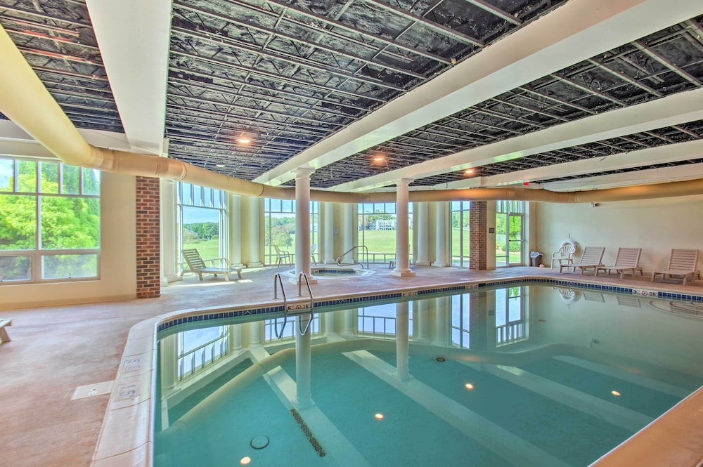 Dock + Pool Access: Condo on Smith Mountain Lake