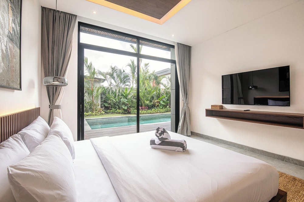 Exquisite 5BR Canggu Villa Steps From the Beach