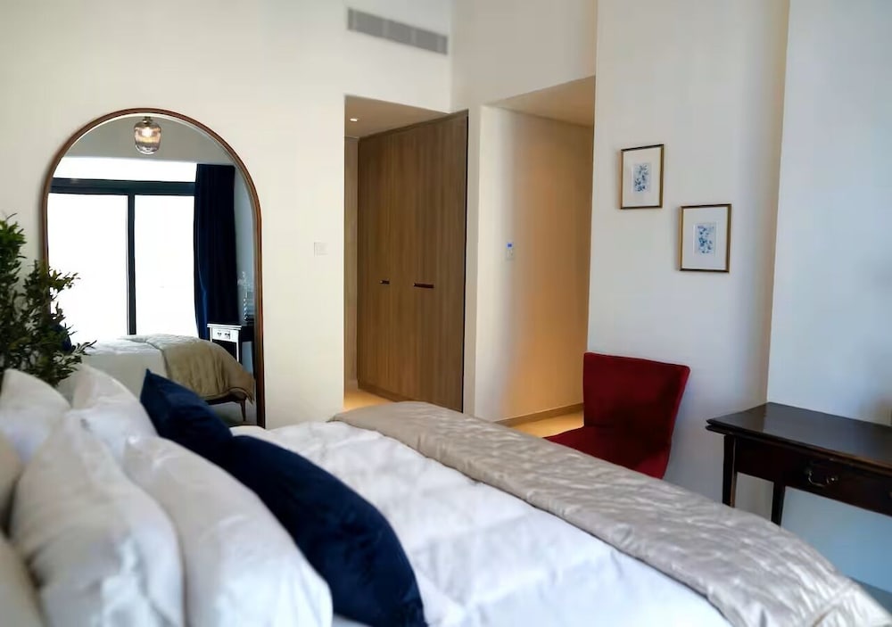Spacious 2BR in Oxford 212 by Bespoke