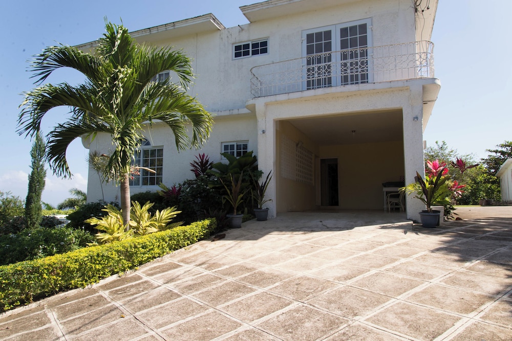 Hatfield South Villa
