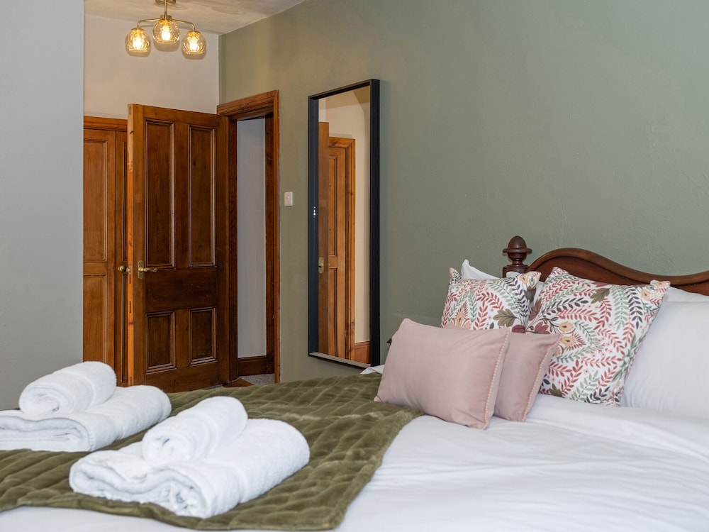Watermouth Castle, Rhododendron Apartment