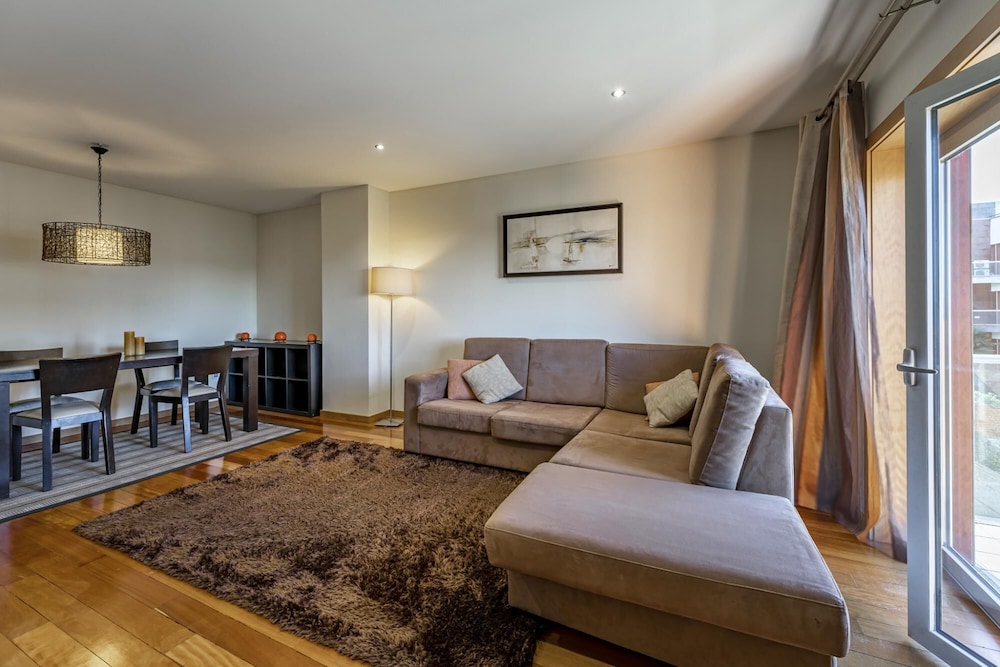 Nomad s Gaia 1bed With Garage view 5