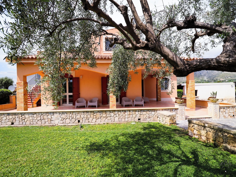 Radici Sicilian Holiday Home-b An Oasis of Relaxation in the Heart of Sicily