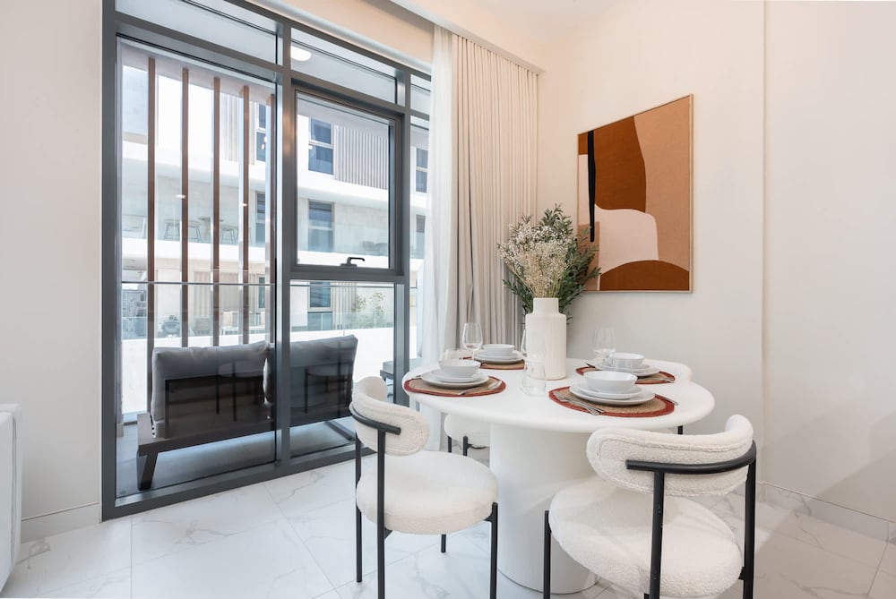 Contemporary 2BR in Azizi Greenfield - Meydan