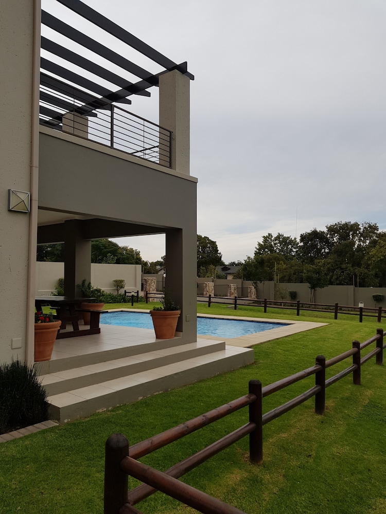 Nova Luxury Suites Saratoga 112