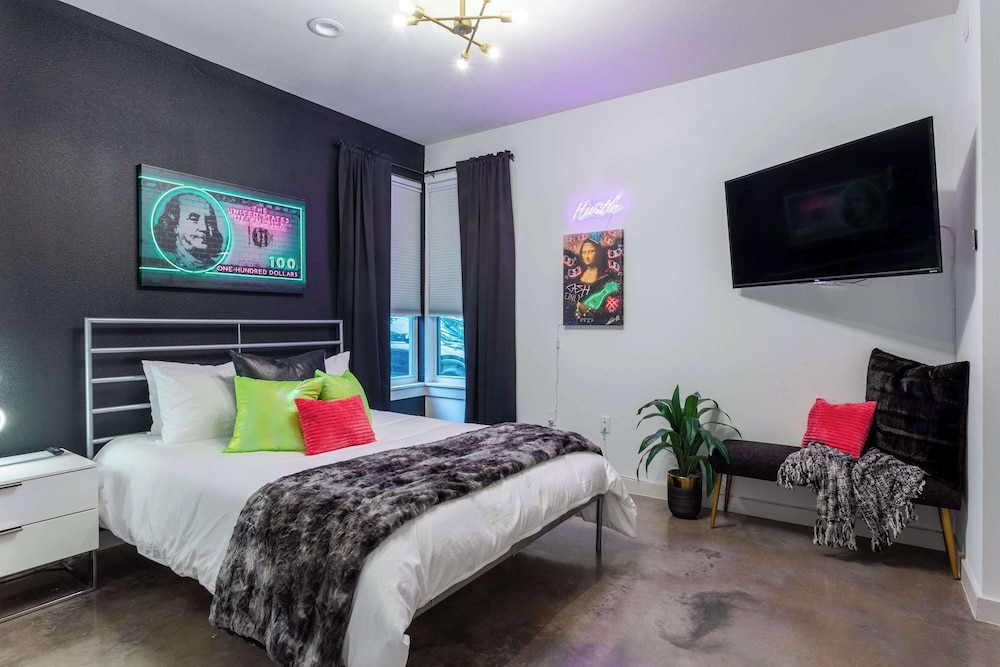 Upstay: Luxe Pool Retreat7 Min to Rainey St