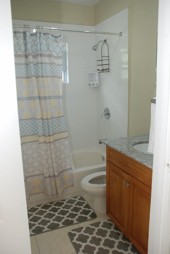 The Discovery Bay Lux Apartment