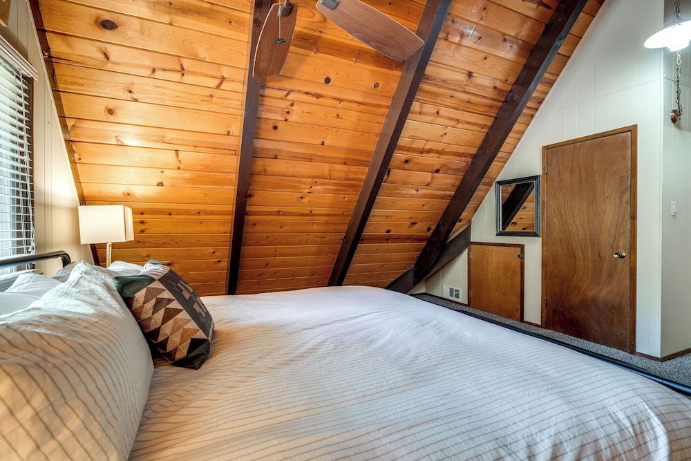 Sleek Blue Lake Springs Retreat w/ Deck & Yard!
