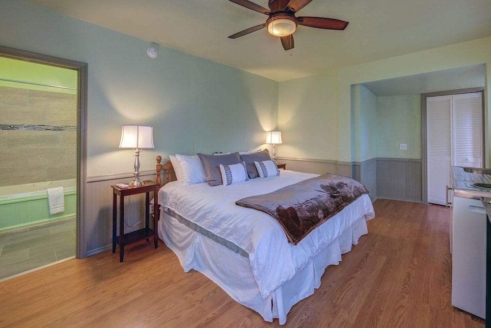 Ashland Vacations - Carlisle Garden Suites - Property Image 34