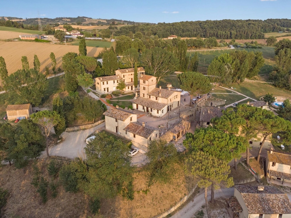 Agriturismo Borgo Pulciano in Montone