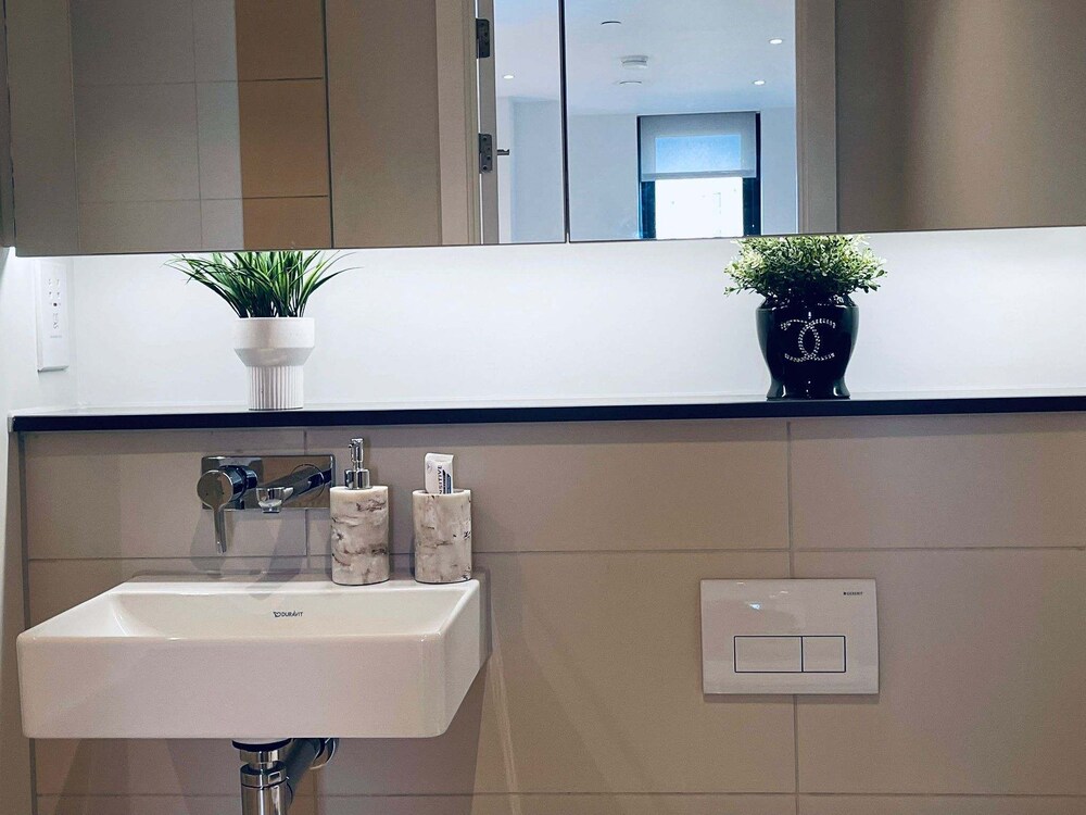 City Sky View Centre Luxe Apartment - 2 Bedrooms