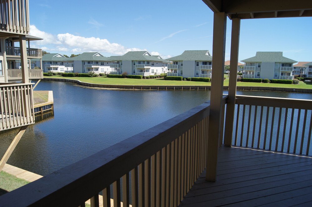 Tilghman Lakes H1 3 Bedroom Condo by RedAwning