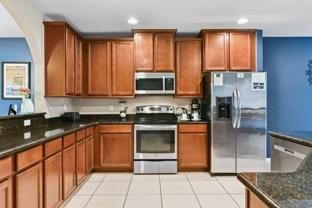 Spacious 6br Villa W/ Private Pool near Disney 6 Bedroom Villa