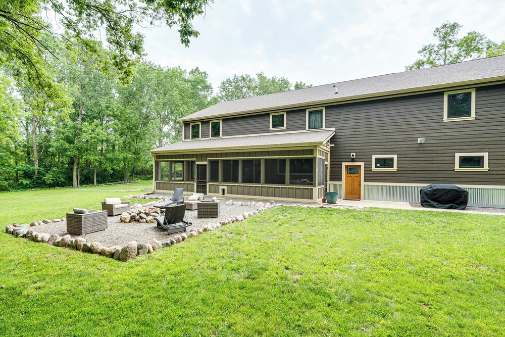Luxe Barndominium Retreat Near Blue Spring Lake!