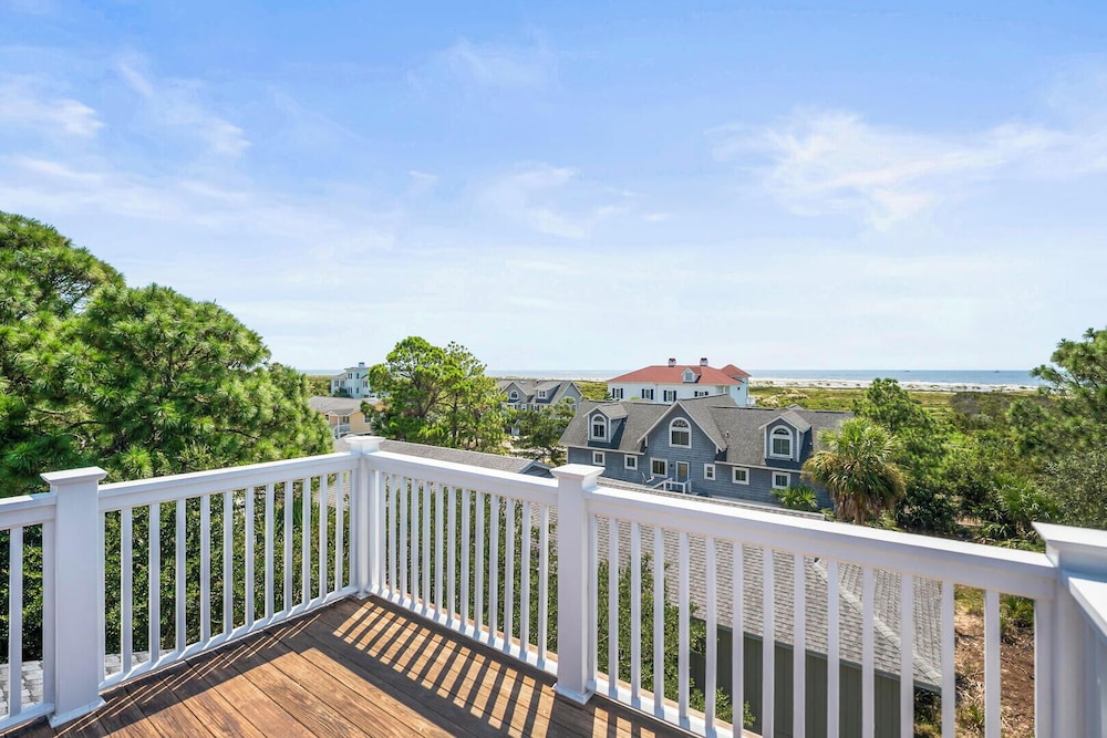 723 Seahorse Road - Newly Renovated, 5-bedroom Oceanside Home