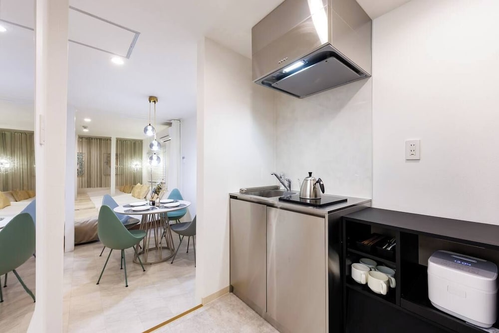 Kuromon Central Self Inn302