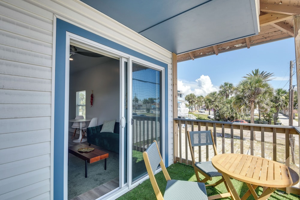 Walk to Daytona Beach & Boardwalk: Apt w/ Balcony