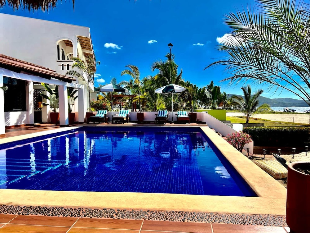 Beachside - Casa Sirena 1BR Suite