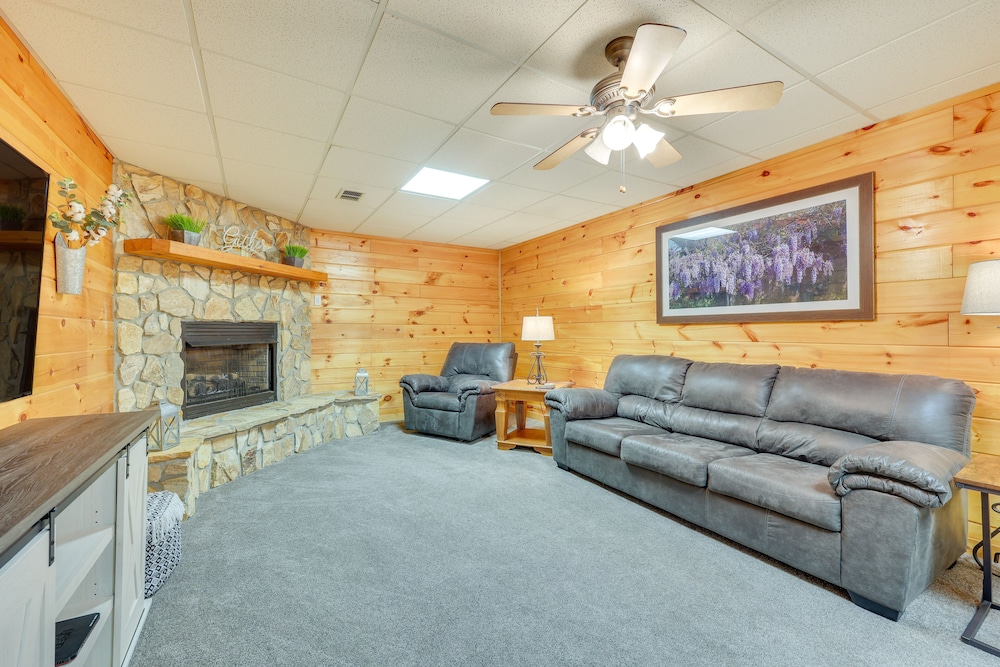 Hot Tub & Game Room: Blue Ridge Getaway