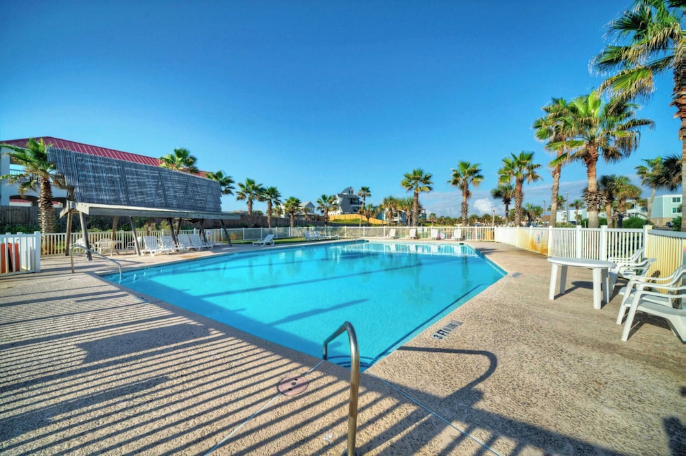 Beachfront Condo w/ Ocean View, 2 Pools, Boardwalk to the Beach Island Getaway