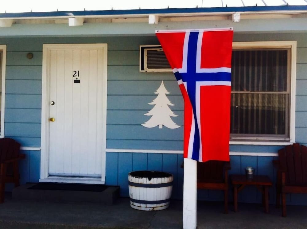 Redwood Motel