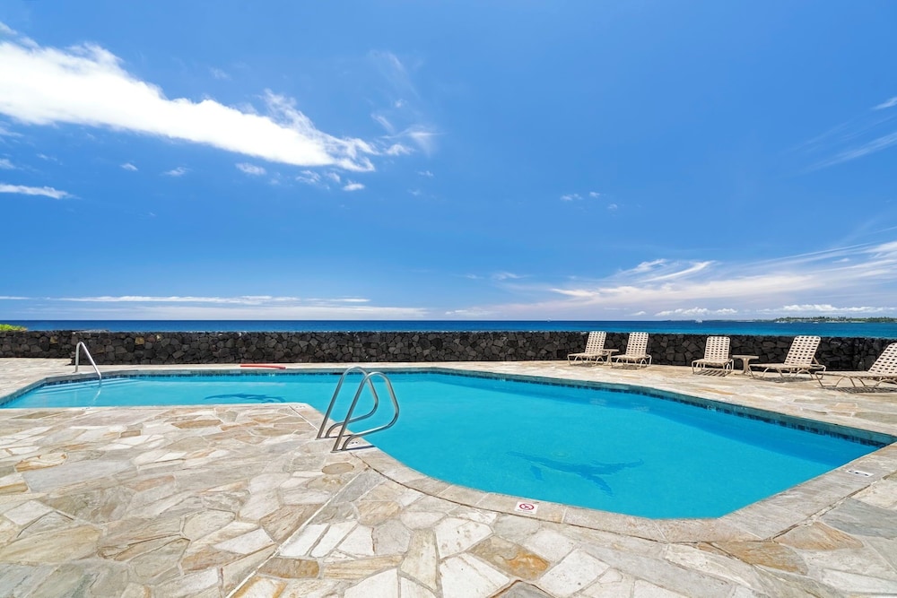 Ocean View - Pool & BBQ Area - Vrkcv