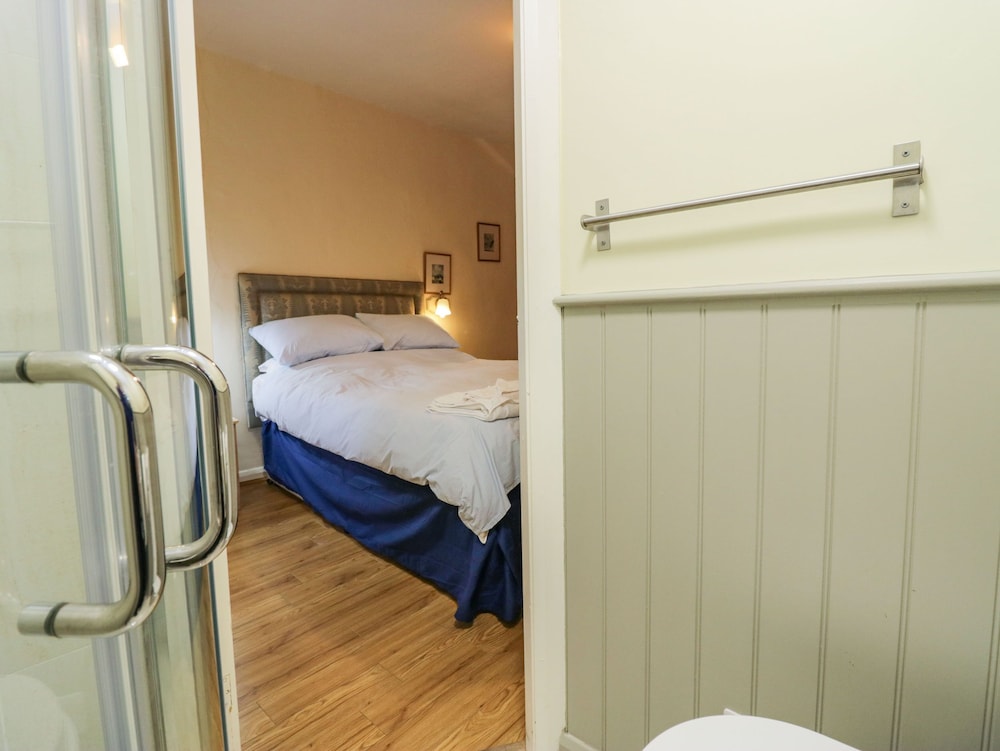 Longlands Milkmaid's Parlour view 4