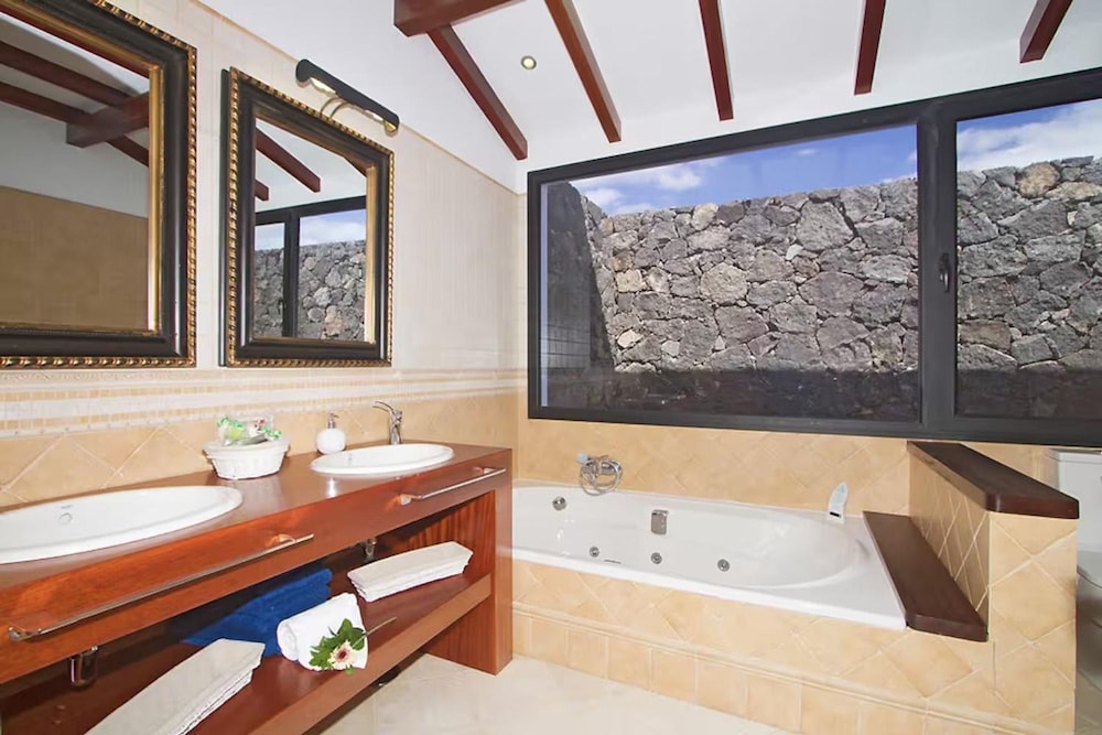 Casa Rural Hero With 5 Bedrooms and 4 Bathrooms