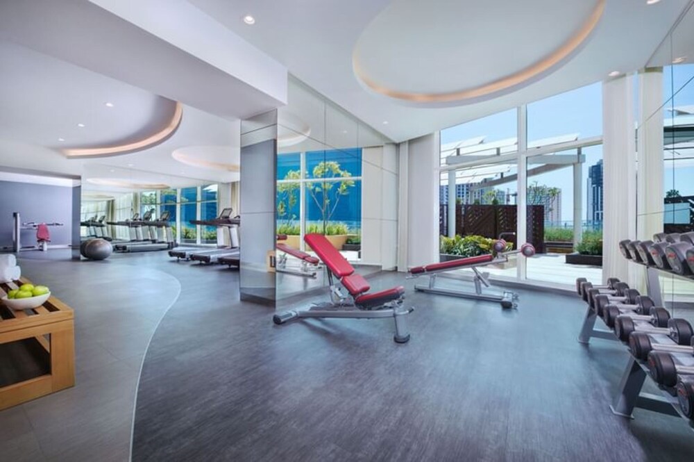 Maison Privee - Dazzling Downtown Retreat w/ Panoramic City Views