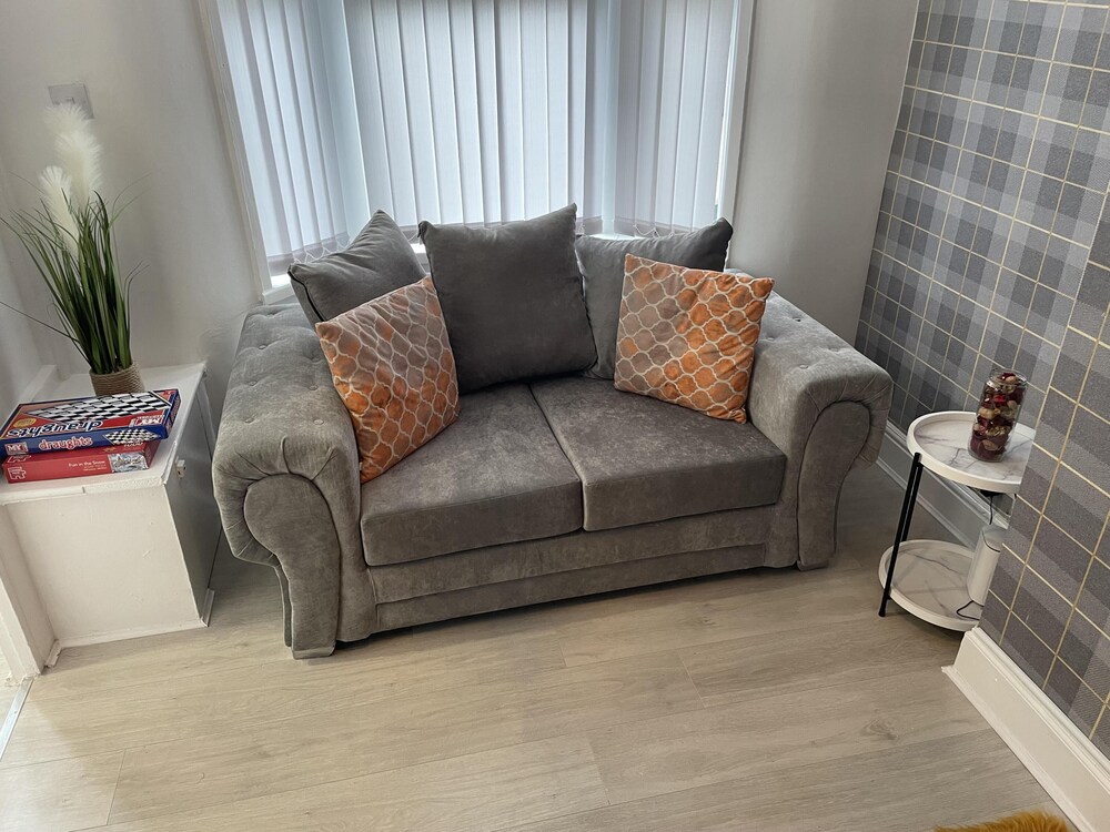 Charming 2-bed House in Wavertree Liverpool view 3