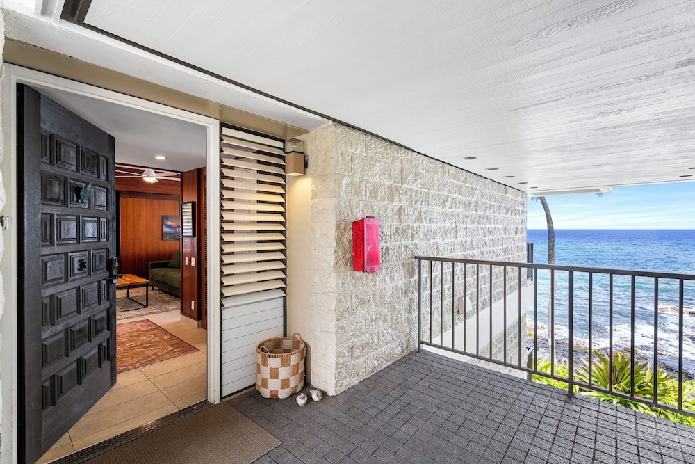 Oceanfront Elegance 2BR w/ Panoramic Views, Pool, Lanai + Concierge - Vrkcv