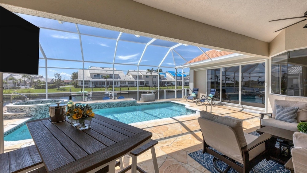 Waterfront Punta Gorda Isles 3 Bedroom pool hot tub, dock, bikes office 3 Home