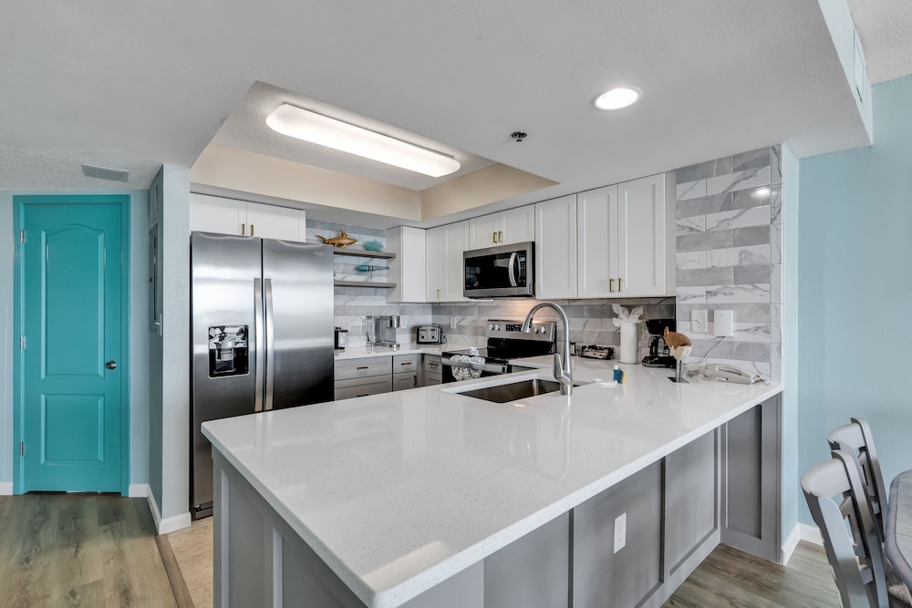 Cozy 2BR Beachfront Condo