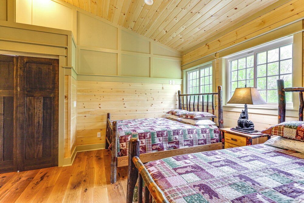 < 5 Mi to Whiteface Mtn Resort: Cabin-style Apt