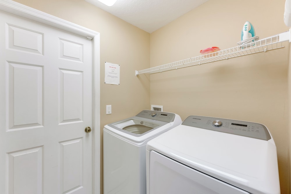 10 Mi to Wdw: Home w/ Themed Rooms, Pool & Lanai