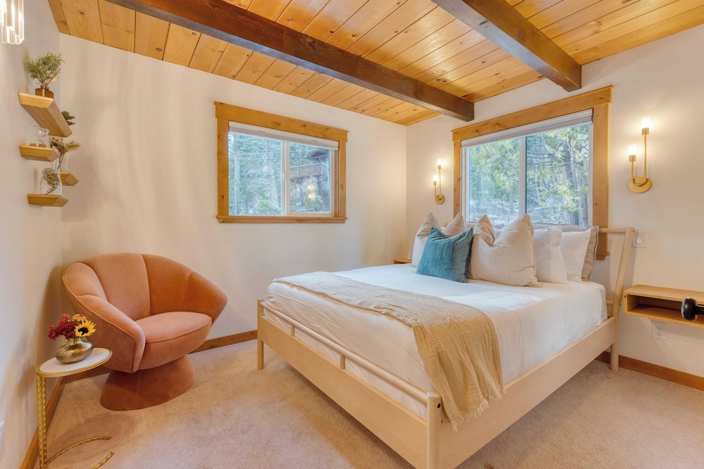 Cozy Modern Cabin w/ Sauna & Fireplace 5 Mins to Lake Peaceful Tahoe Retreat by Avantstay