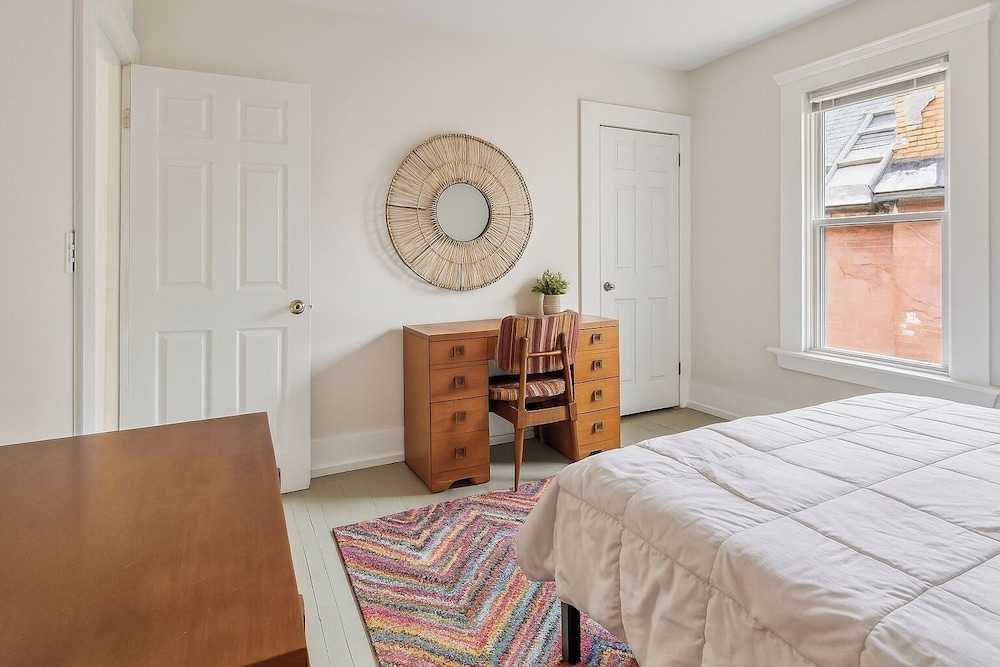 Detroit 6BR House Wifi, Parking, Pet Friendly