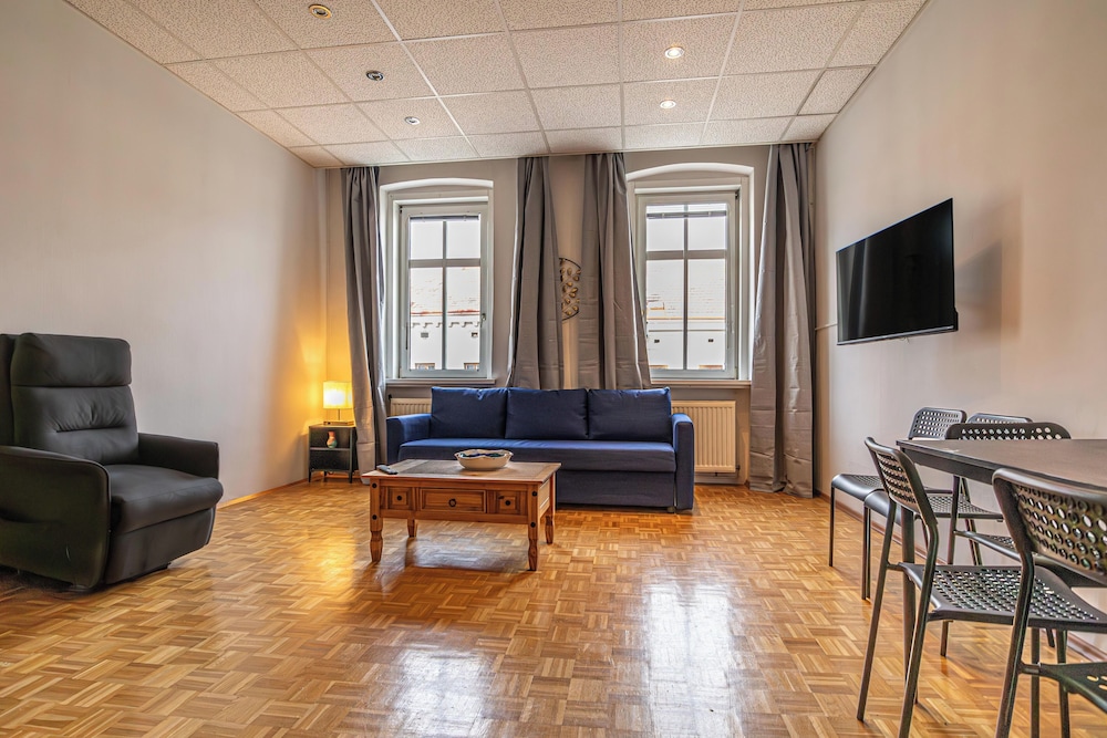 Family 2BR Apartment with Living Room