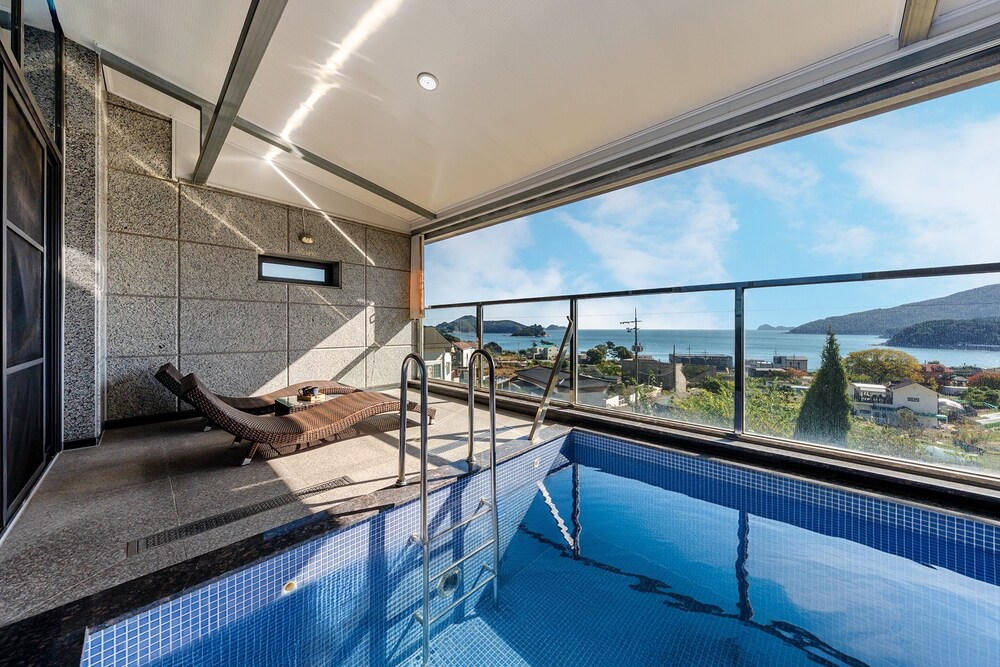 Geoje Pension Kan Pool Villa