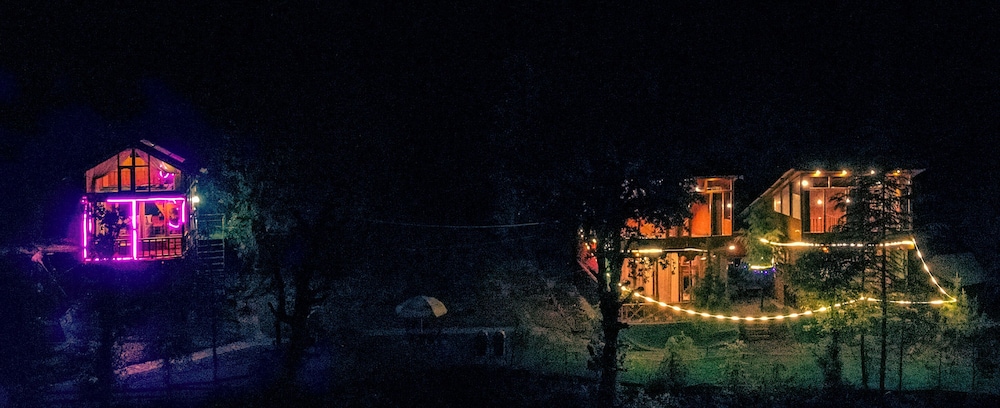 WOW Treehouse & Cottages