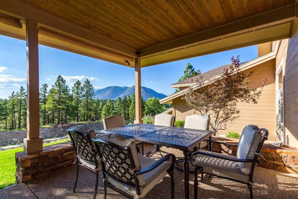 Amberwood Estate w 5 Showers Spa Mtn Views