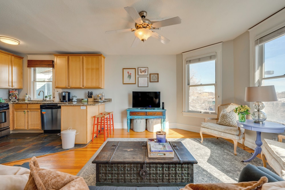 1 Mi to CU Boulder: Condo Near Pearl Street!