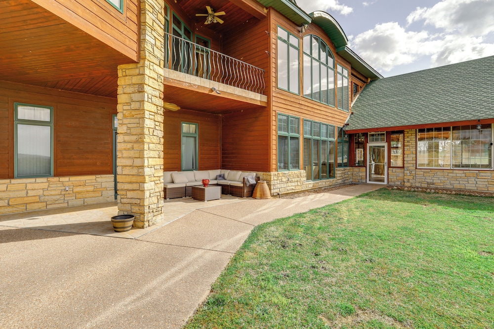 366 Shared Acres, Lake Access: Ozark Getaway!