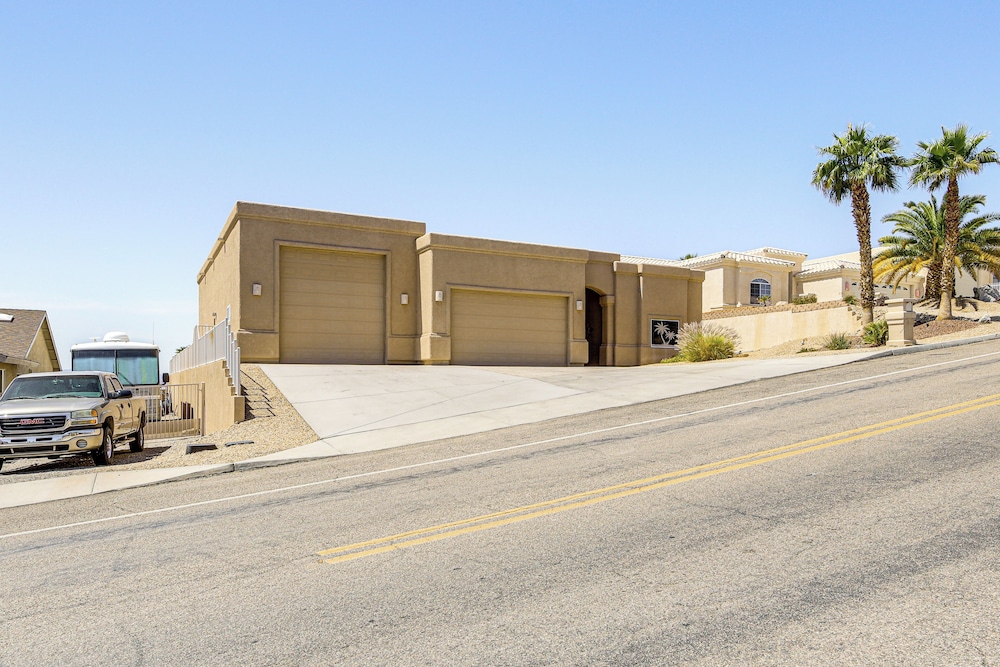 Lake View & Games: Spacious Oasis in Lake Havasu!