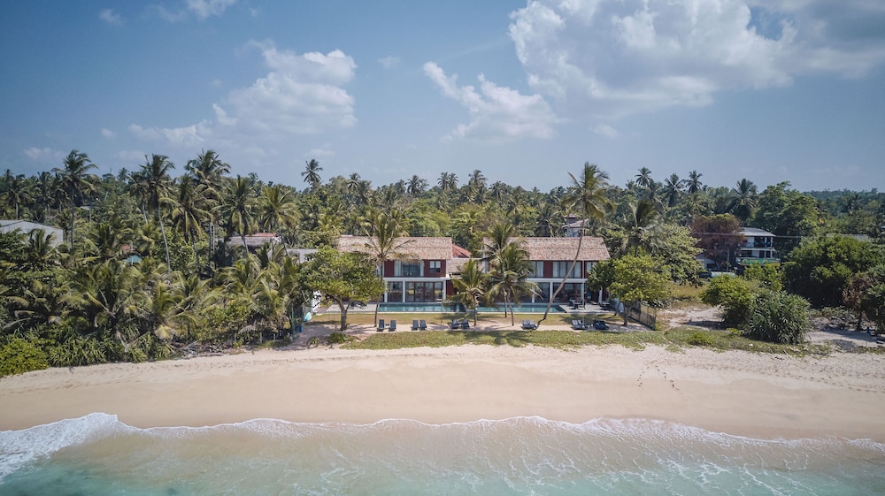 Ubuntu Beach Villas By Reveal